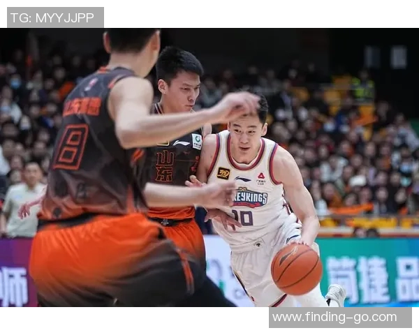 2017年CBA山东队与广东队激战回顾精彩瞬间与赛场亮点分析